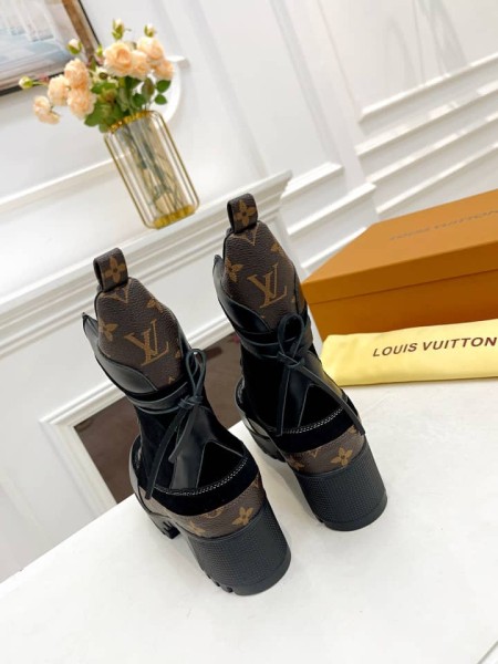 Louis Vuitton Laureate Platform Desert Boot Black