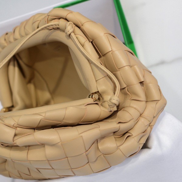 handbags Bottega Veneta The pouch size:23*13*8