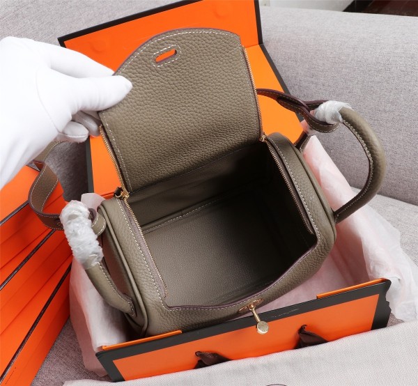  Handbags Hermes mini Lindy size:19 cm