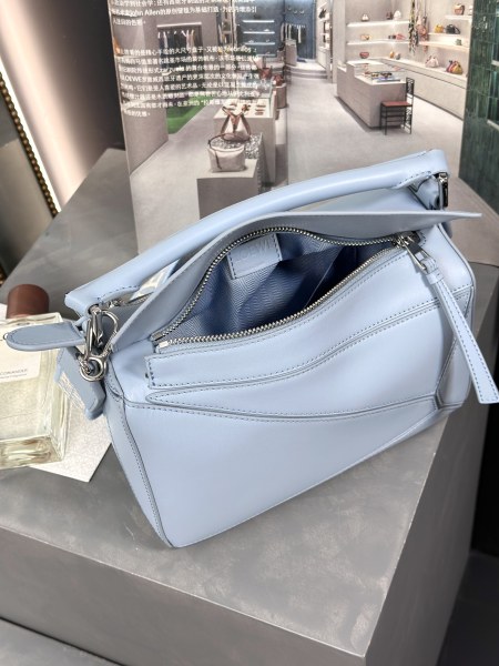  Handbags LOEWE 𝓟𝓾𝔃𝔃𝓵𝓮 size:24-16.5-10.5 cm