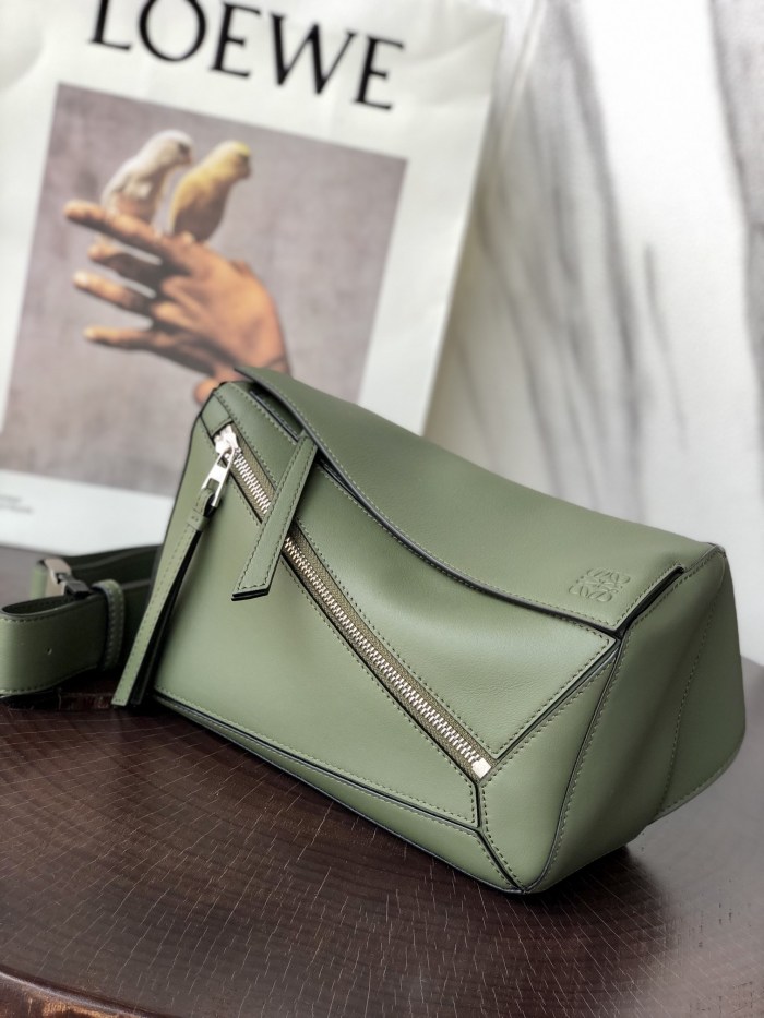  Handbags LOEWE Ykk size:24-10-16 cm