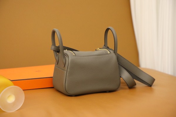  Handbags Hermes Lindy mini tc
