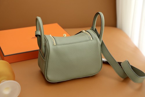  Handbags Hermes Lindy mini tc