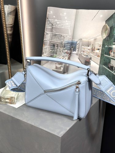  Handbags LOEWE 𝓟𝓾𝔃𝔃𝓵𝓮 size:24-16.5-10.5 cm