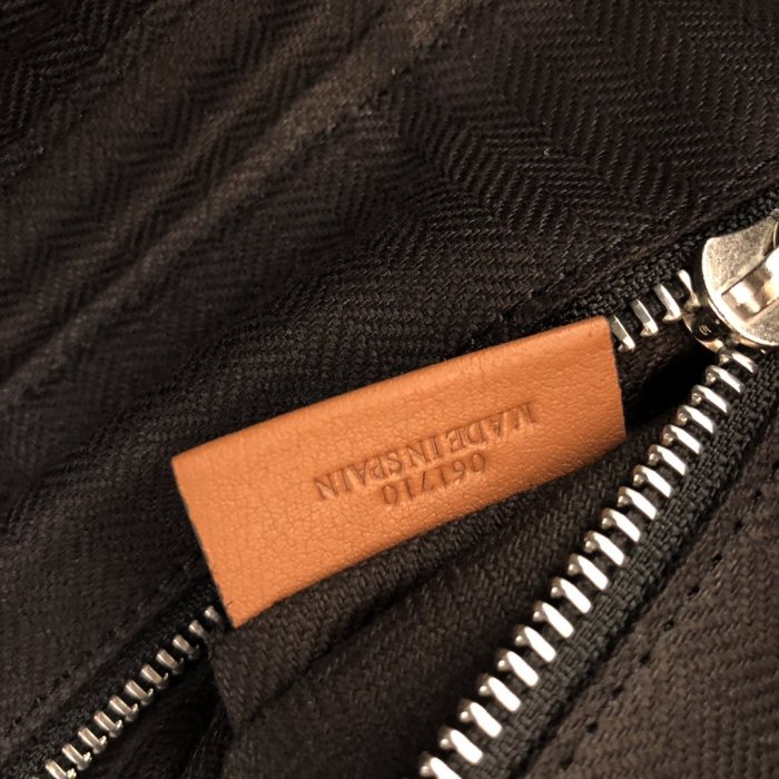  Handbags LOEWE Goya backpack size:34×w15×H41 cm