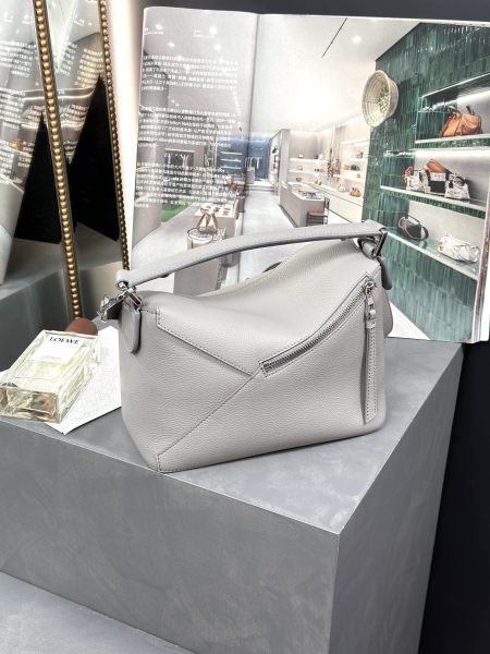 LOEWE Puzzle Soft Grain Cow Leather Shoulder Bag, Crossbody Bag, Handbag Trumpets Women's Pearl Gray A510P60X30-1150 size 24*16.5*10.5cm