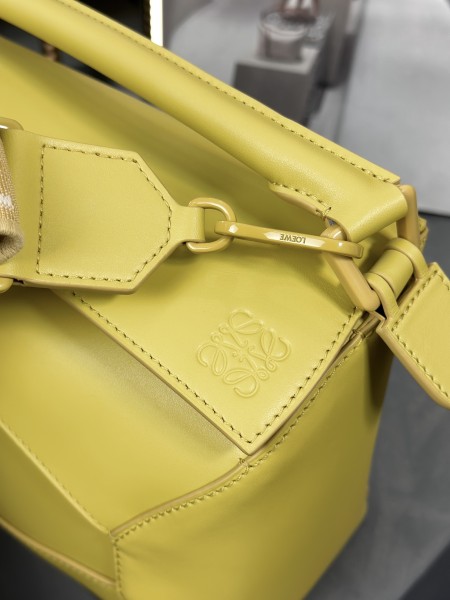  Handbags LOEWE 𝙿𝚞𝚣𝚣𝚕𝚎 𝚎𝚍𝚐𝚎 size:24×16.5×10.5 cm