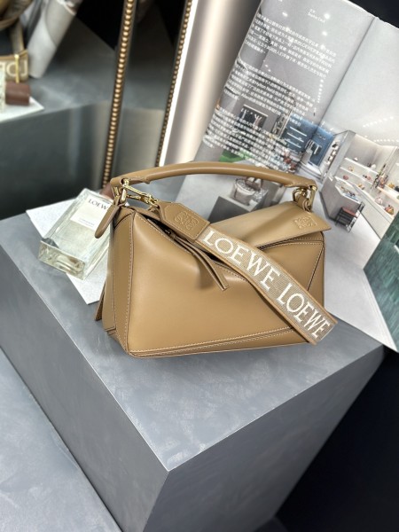  Handbags LOEWE 𝓟𝓾𝔃𝔃𝓵𝓮 size:24-16.5-10.5 cm