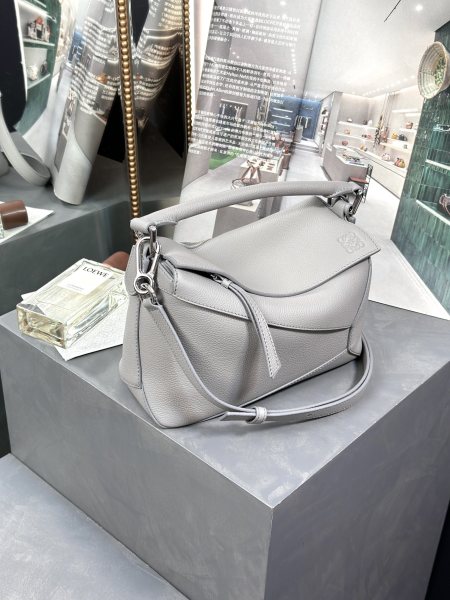 LOEWE Puzzle Soft Grain Cow Leather Shoulder Bag, Crossbody Bag, Handbag Trumpets Women's Pearl Gray A510P60X30-1150 size 24*16.5*10.5cm