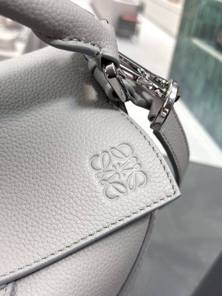 LOEWE Puzzle Soft Grain Cow Leather Shoulder Bag, Crossbody Bag, Handbag Trumpets Women's Pearl Gray A510P60X30-1150 size 24*16.5*10.5cm