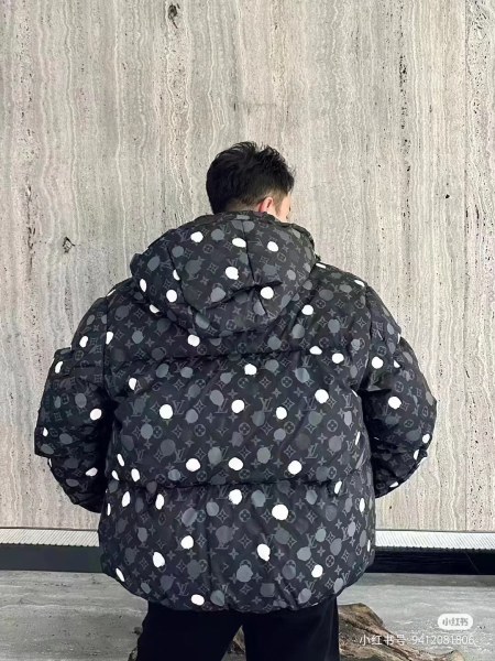 Clothes LOUIS VUITTON 907