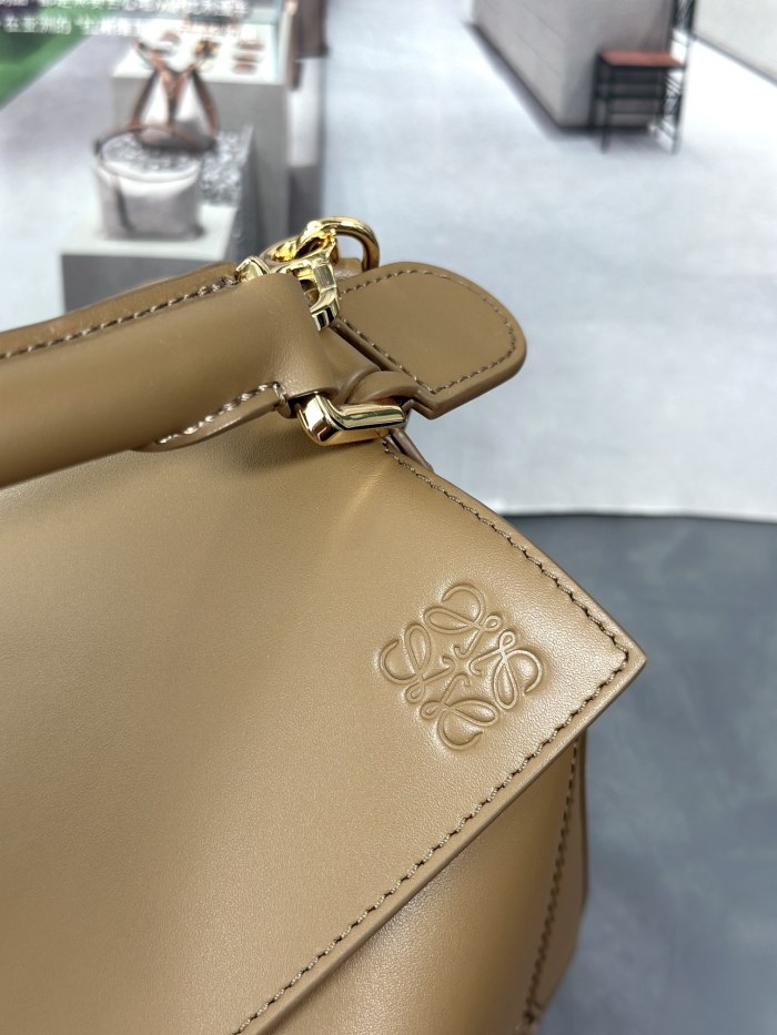  Handbags LOEWE 𝓟𝓾𝔃𝔃𝓵𝓮 size:24-16.5-10.5 cm