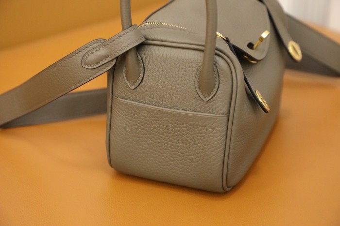  Handbags Hermes Lindy mini tc