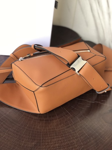  Handbags LOEWE Ykk size:24-10-16 cm