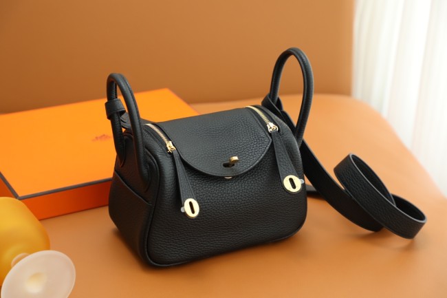  Handbags Hermes Lindy mini tc