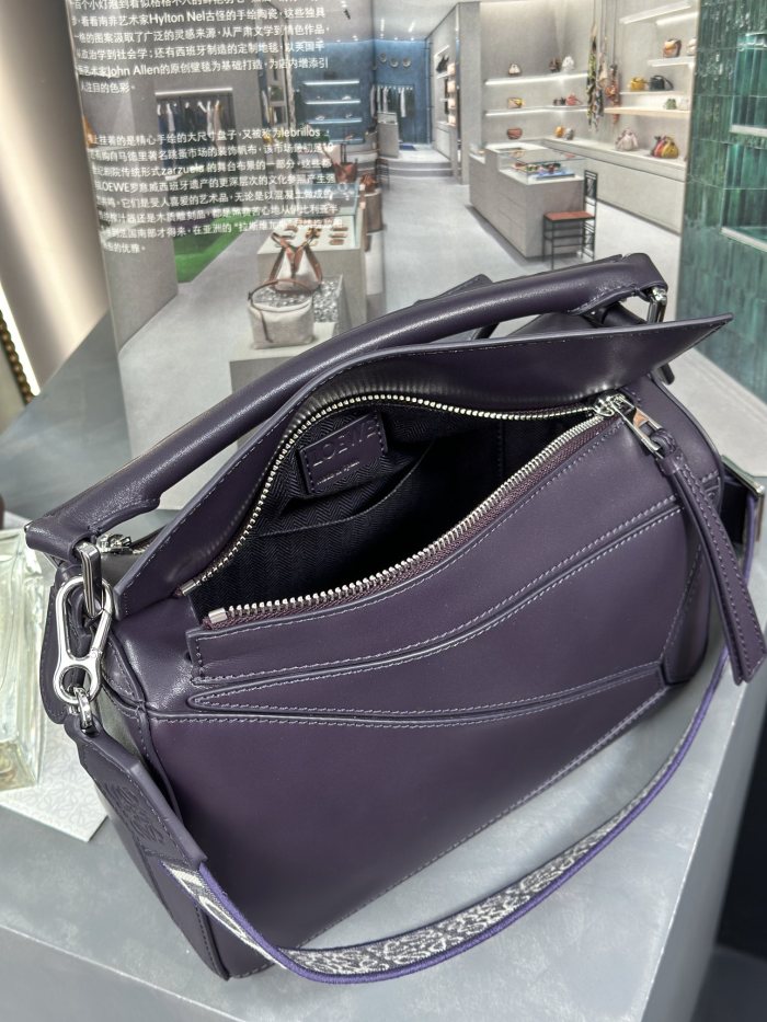  Handbags LOEWE 𝓟𝓾𝔃𝔃𝓵𝓮 size:24-16.5-10.5 cm