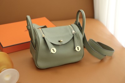  Handbags Hermes Lindy mini tc