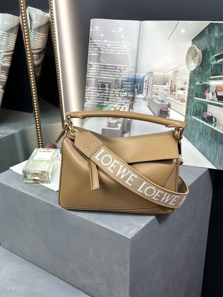  Handbags LOEWE 𝓟𝓾𝔃𝔃𝓵𝓮 size:24-16.5-10.5 cm