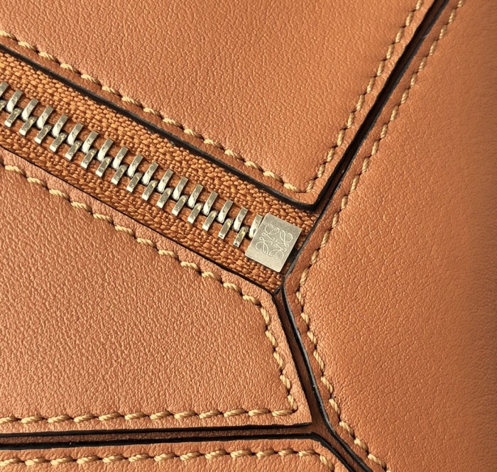  Handbags LOEWE Ykk size:24-10-16 cm