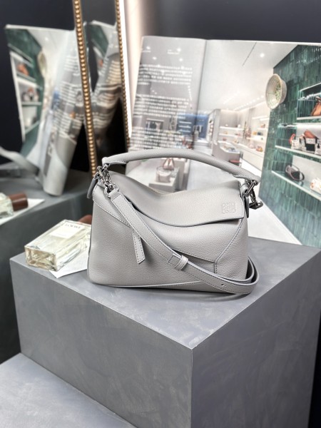 LOEWE Puzzle Soft Grain Cow Leather Shoulder Bag, Crossbody Bag, Handbag Trumpets Women's Pearl Gray A510P60X30-1150 size 24*16.5*10.5cm