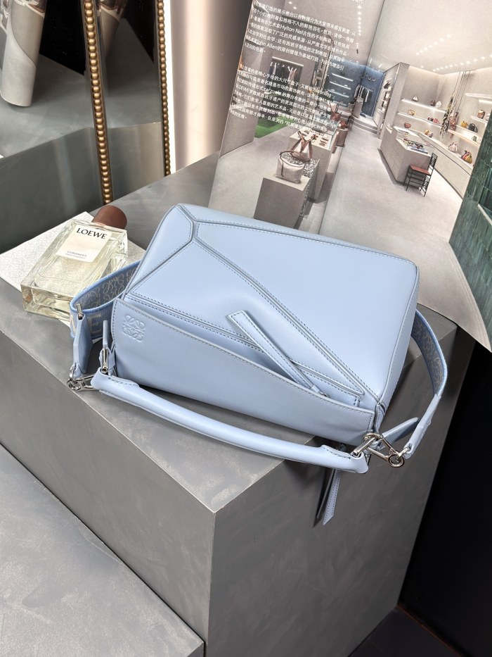  Handbags LOEWE 𝓟𝓾𝔃𝔃𝓵𝓮 size:24-16.5-10.5 cm