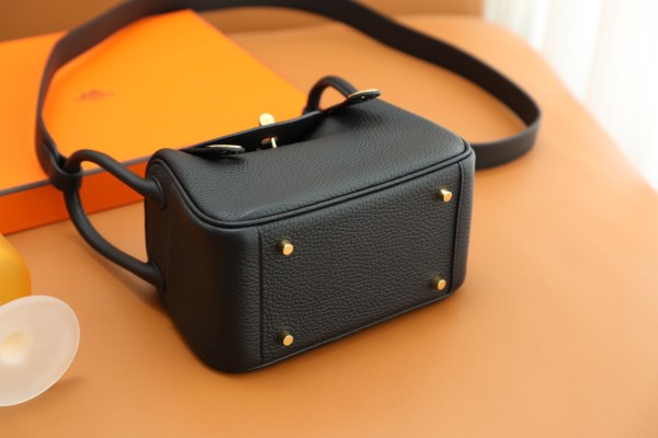  Handbags Hermes Lindy mini tc