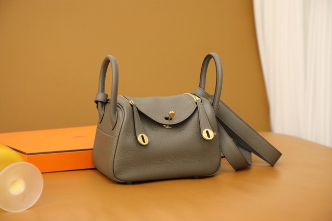  Handbags Hermes Lindy mini tc