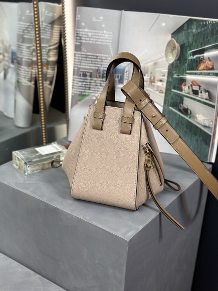  Handbags LOEWE 𝘏𝘢𝘮𝘮𝘰𝘤𝘬 size:20.8-19.5-14.5 cm