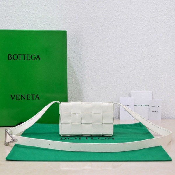 Handbags  Bottega Veneta 7587 size:17.5*10.5*3 cm