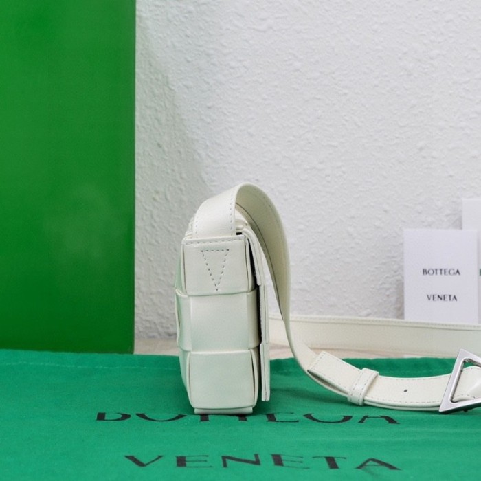 Handbags  Bottega Veneta 7587 size:17.5*10.5*3 cm