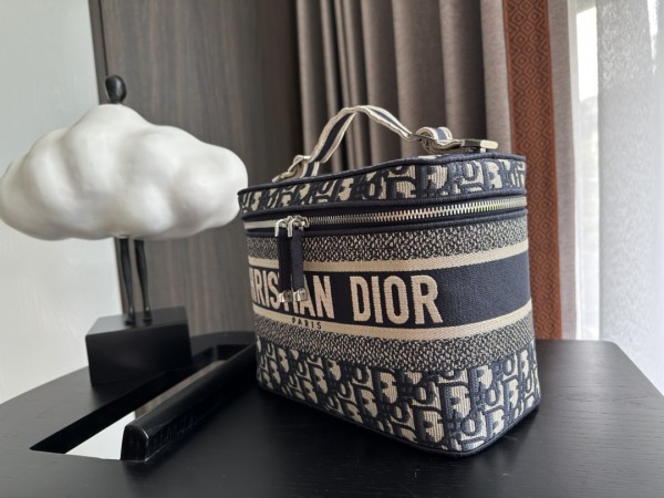 Handbags Dior Oblique size:25x 18x 8 cm