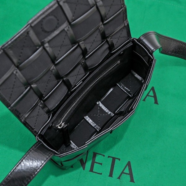 Handbags  Bottega Veneta 7587 size:17.5*10.5*3 cm