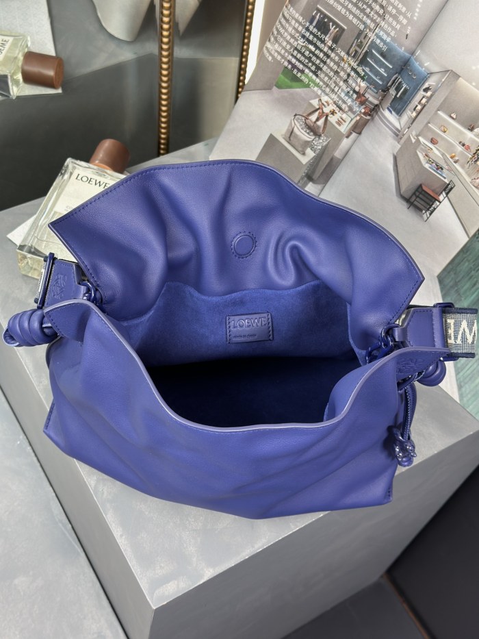  Handbags LOEWE 𝗟𝗼𝗲𝘄𝗼 𝗙𝗹𝗮𝗺𝗲𝗻𝗰𝗼 size:30-24.5-10.5 cm