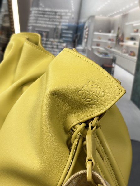  Handbags LOEWE 𝗟𝗼𝗲𝘄𝗼 𝗙𝗹𝗮𝗺𝗲𝗻𝗰𝗼 size:30-24.5-10.5 cm