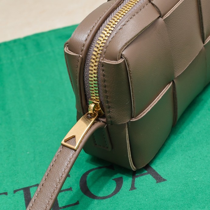  Handbags LOEWE 6816 size:18*9*3.5 cm