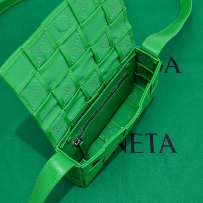 Handbags  Bottega Veneta 7587 size:17.5*10.5*3 cm