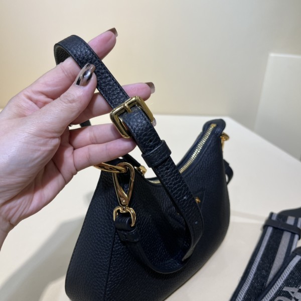 Handbags Prada 1BH193    size:24×18×6 cm