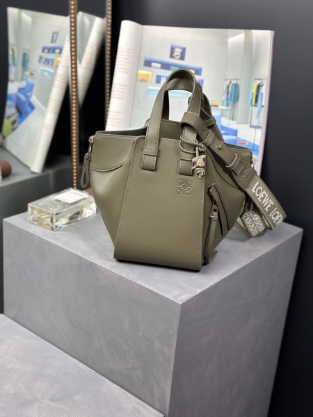  Handbags LOEWE 𝘏𝘢𝘮𝘮𝘰𝘤𝘬 size:20.8-19.5-14.5 cm