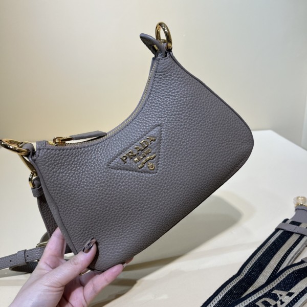 Handbags Prada 1BH193    size:24×18×6 cm
