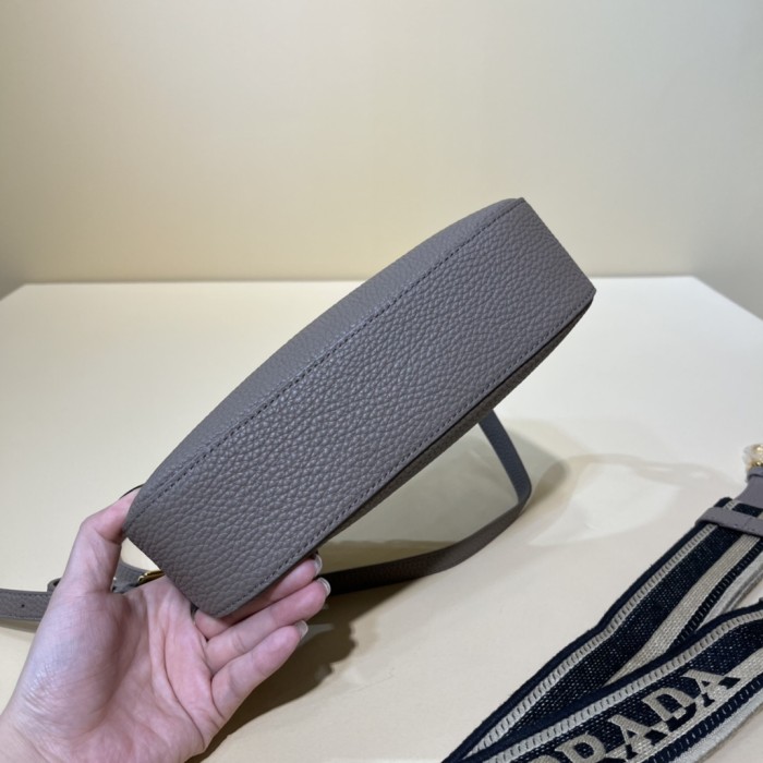 Handbags Prada 1BH193    size:24×18×6 cm