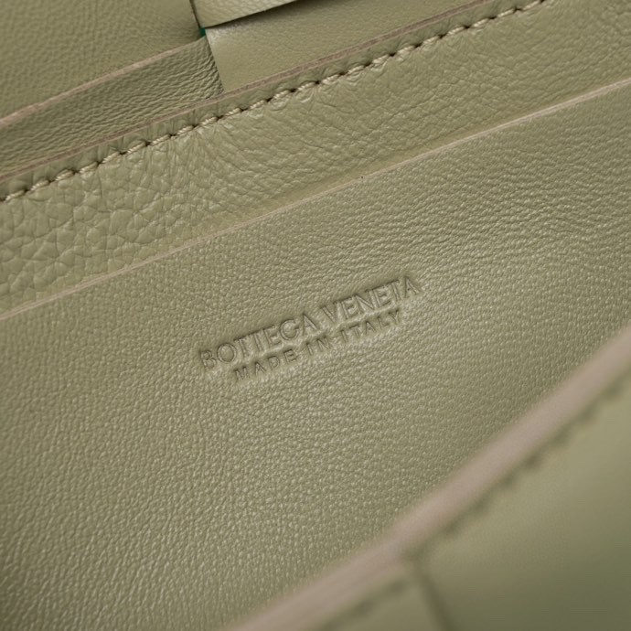  Handbags LOEWE 6815 size:17.5×9.5×5 cm