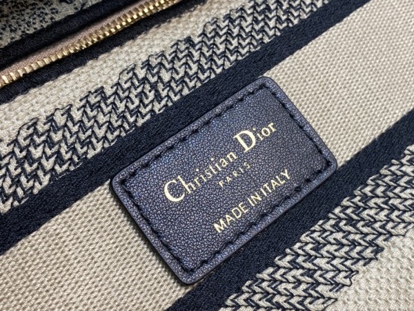  Handbags Dior 6605 size:24cm