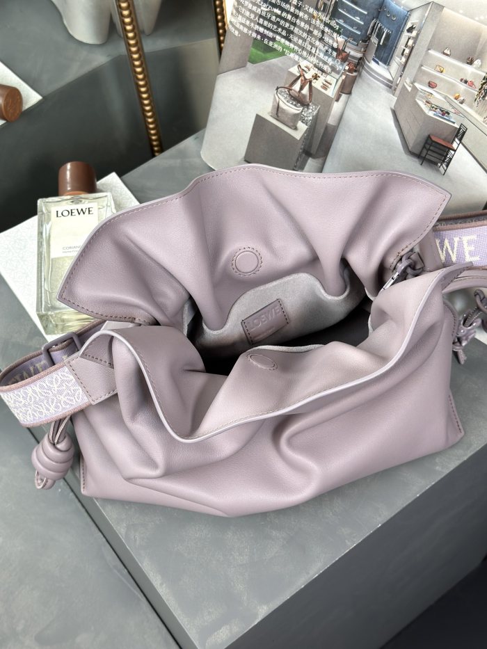  Handbags LOEWE 𝗟𝗼𝗲𝘄𝗼 𝗙𝗹𝗮𝗺𝗲𝗻𝗰𝗼 size:30-24.5-10.5 cm