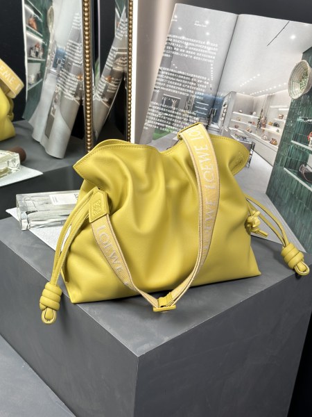  Handbags LOEWE 𝗟𝗼𝗲𝘄𝗼 𝗙𝗹𝗮𝗺𝗲𝗻𝗰𝗼 size:30-24.5-10.5 cm