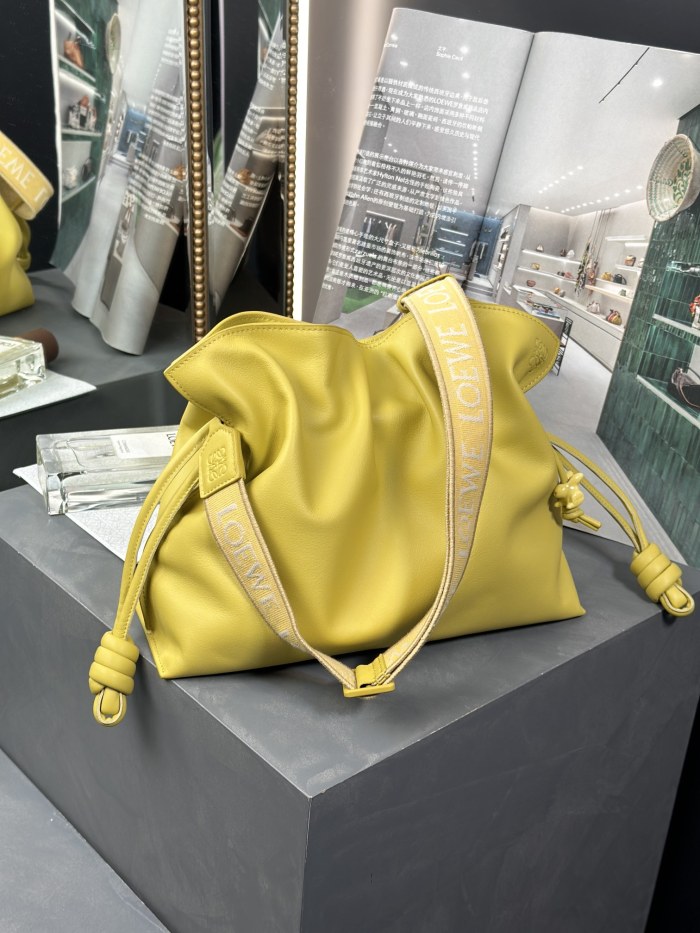  Handbags LOEWE 𝗟𝗼𝗲𝘄𝗼 𝗙𝗹𝗮𝗺𝗲𝗻𝗰𝗼 size:30-24.5-10.5 cm