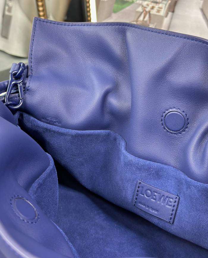  Handbags LOEWE 𝗟𝗼𝗲𝘄𝗼 𝗙𝗹𝗮𝗺𝗲𝗻𝗰𝗼 size:30-24.5-10.5 cm