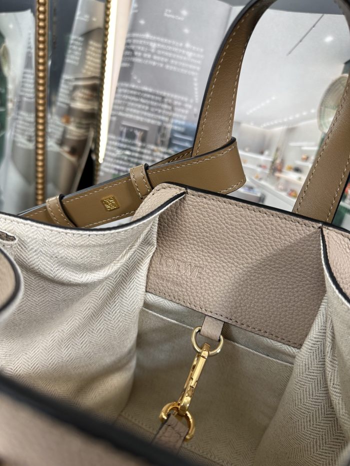  Handbags LOEWE 𝘏𝘢𝘮𝘮𝘰𝘤𝘬 size:20.8-19.5-14.5 cm