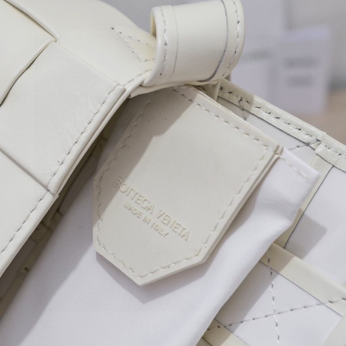 Handbags  Bottega Veneta 7587 size:17.5*10.5*3 cm