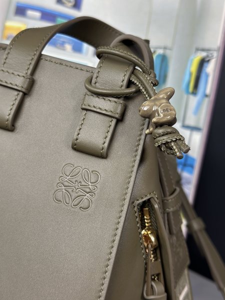  Handbags LOEWE 𝘏𝘢𝘮𝘮𝘰𝘤𝘬 size:20.8-19.5-14.5 cm