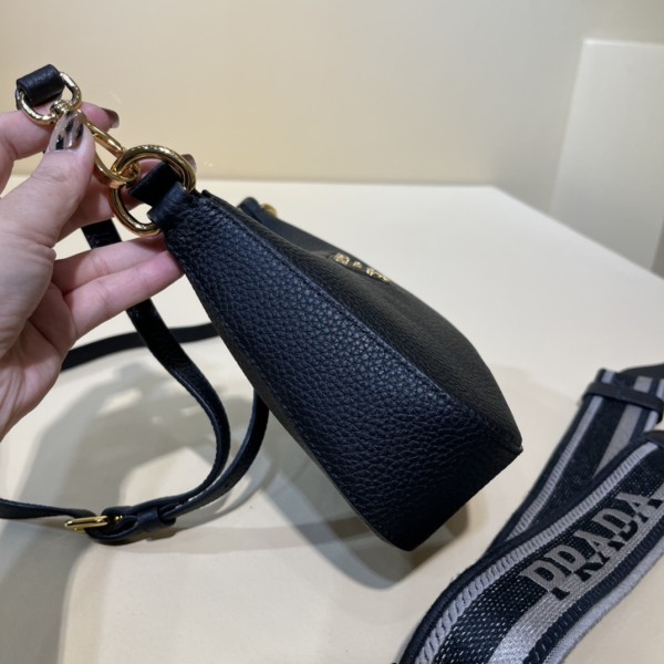 Handbags Prada 1BH193    size:24×18×6 cm